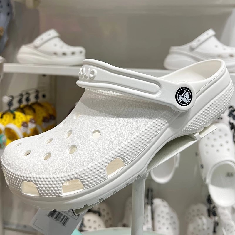 Crocs Classic Clogs Sandals รองเท้าลําลองกันลื่น ผู้ชายและผู้หญิง รองเท้าน้ําชายหาด รองเท้าแตะแบบนุ่ม