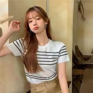 เสื้อไหมพรมแขนสั้น คอกลม แต่งลายขวาง ผ้าใส่สบาย สไตล์เกาหลี ผู้หญิง Tshirt 5สี พร้อมส่ง