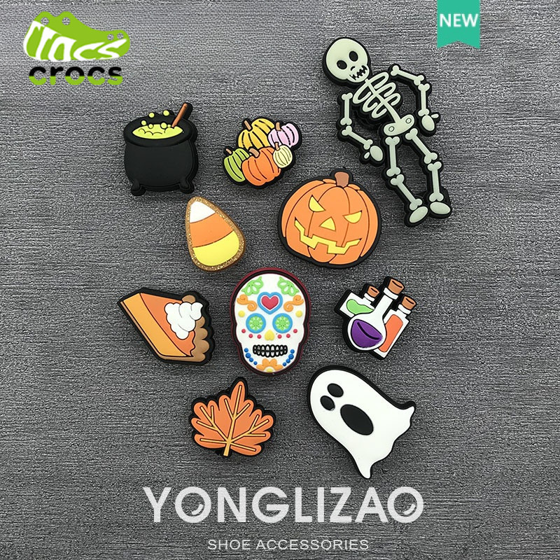 Crocs jibbitz charms2024 สไตล ์ ใหม ่ ฮาโลวีน Series ตลก DIY รองเท ้ าดอกไม ้ รองเท ้ าหัวเข ็ มขัดตกแต ่ งด ้ านบนหัวเข ็ มขัด