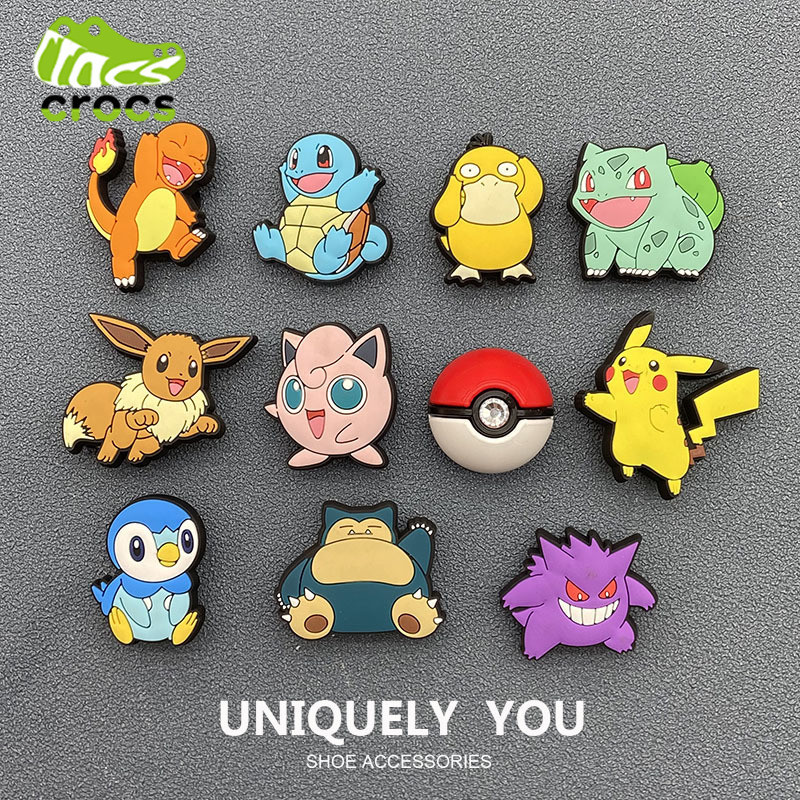 2024 สไตล ์ ใหม ่ Crocs รองเท ้ าดอกไม ้ รองเท ้ าอุปกรณ ์ เสริม Crocs สนุก DIY การ ์ ตูน Pokémon Master Ball Pikachu