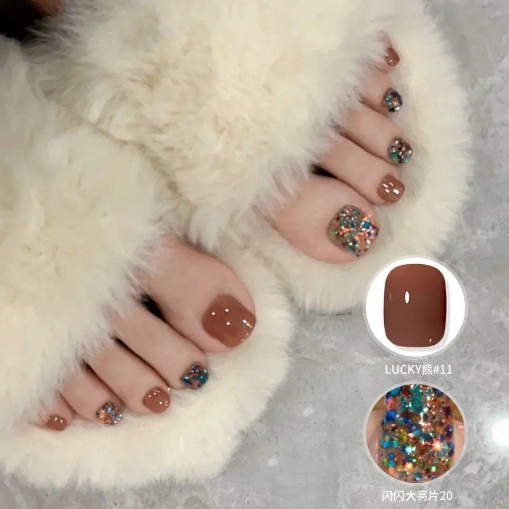 Satin cat-eye foot nail polish, shiny big sequins