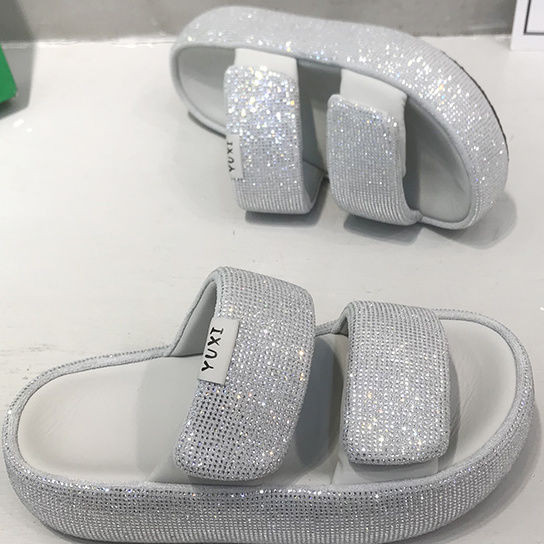 2024 ฤดูร้อนสไตล์ใหม่ Small Man 7 มัฟฟินด้านล่าง Rhinestone Flip-Flops ผู้หญิง Casual All-Match หนา Soled ของแท้หนัง Slipp