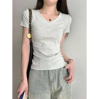 cherryshop🍒พร้อมส่ง เสื้อยืด เสื้อรัดรูป ผู้หญิงแฟชั่น แขนสั้นคอวี สีพื้น สไตล์เกาหลี ทรงเข้ารูปขั้นพื้นฐาน
