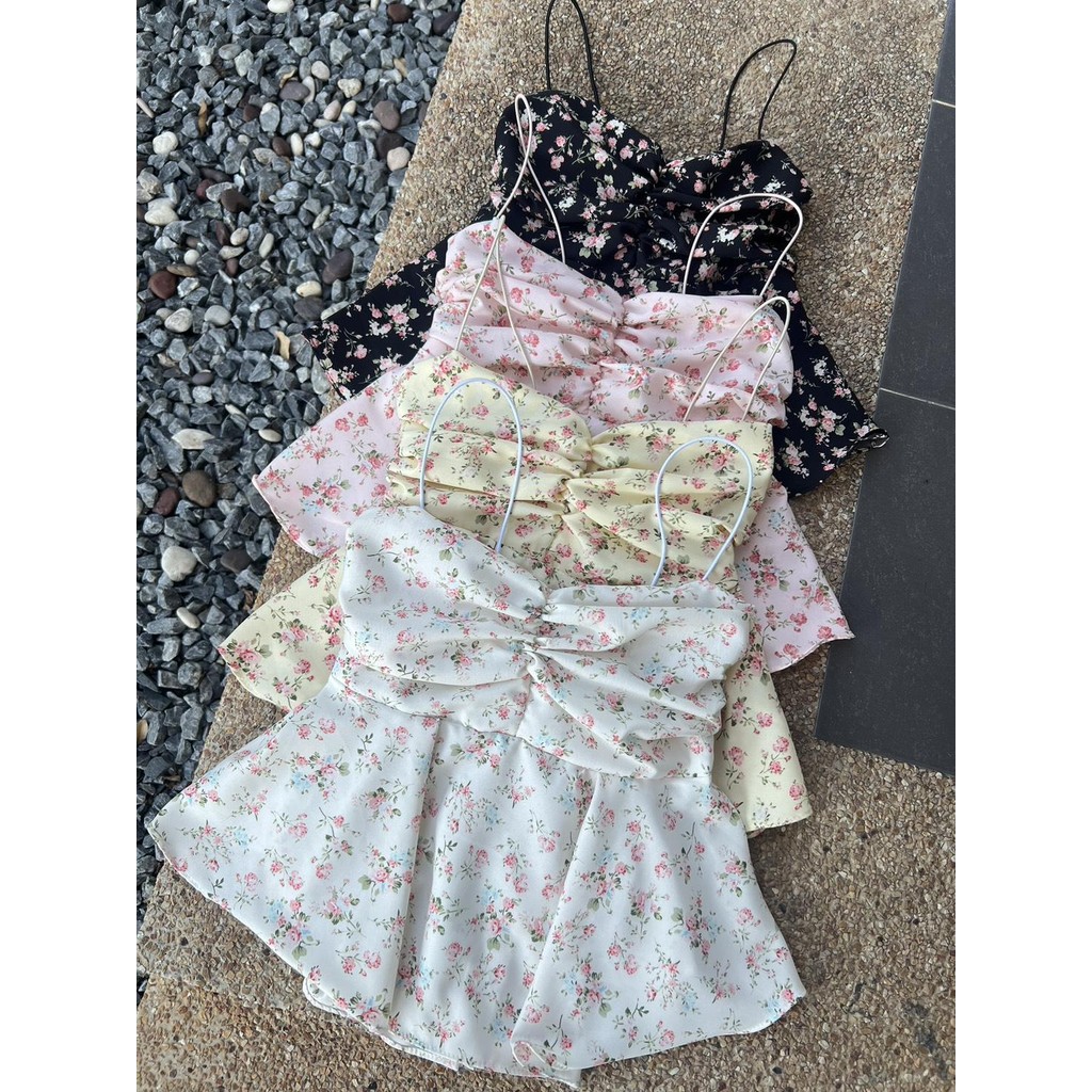 KN.Clothes เสื้อสายเดียวสปา เย็บจีบหน้าอก ชายระบาย Wimon