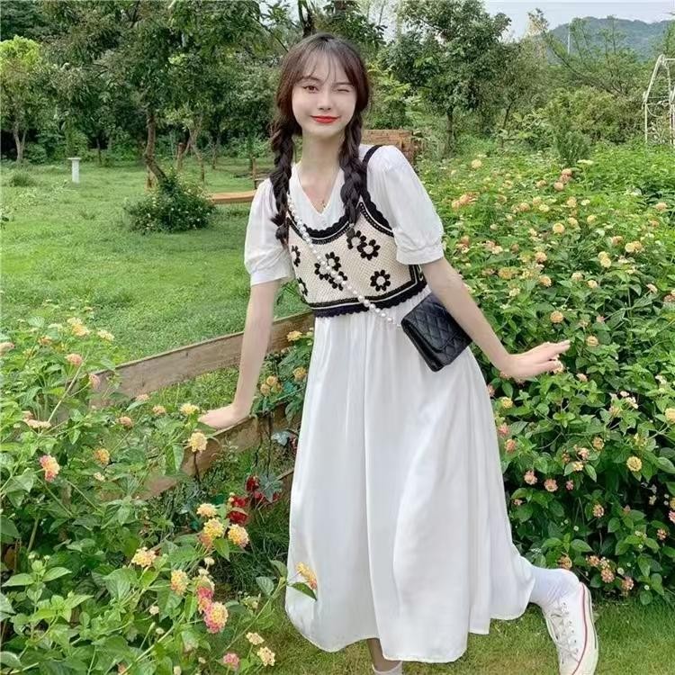 CY.เสื้อกั๊กไหมพรมถัก ปักลายดอกไม้  สไตล์ย้อนยุค  โบฮีเมียนครอปทอป Women ผู้หญิง Clothing Girl