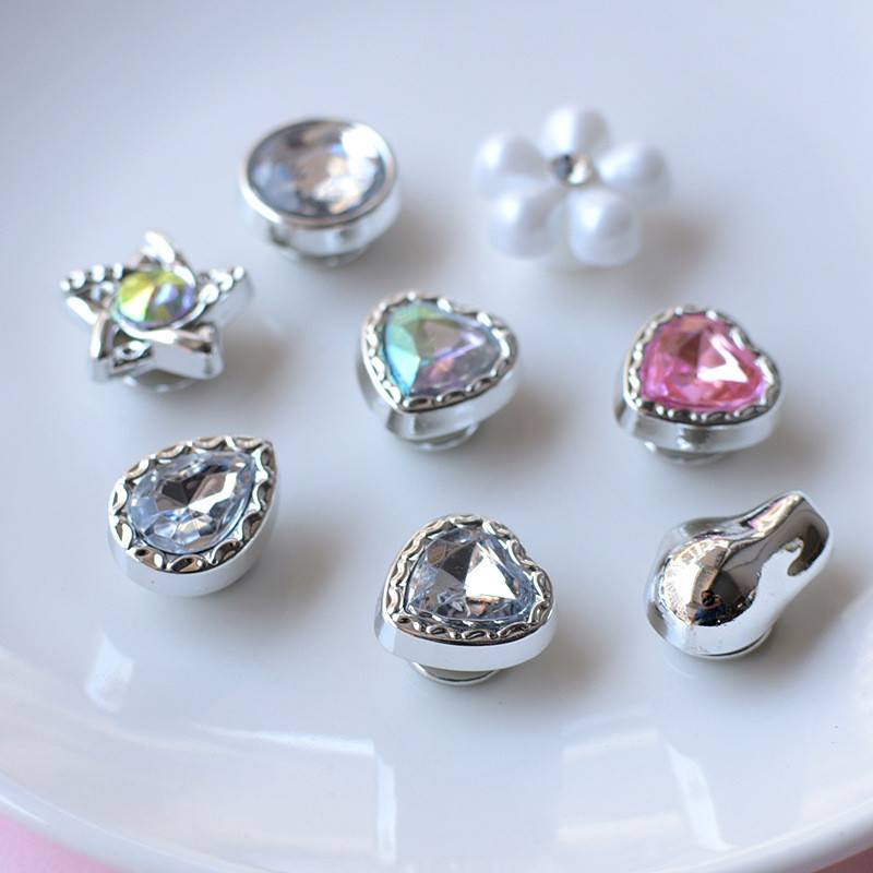 1pcs ดอกไม้มุก Electroplated Love เพชรตกแต่งหัวเข็มขัด DIY Jibitz INS รองเท้า Accessorie น่ารักอุปกรณ์เสริมรองเท้าหัวเข็มขัดตกแต่ง