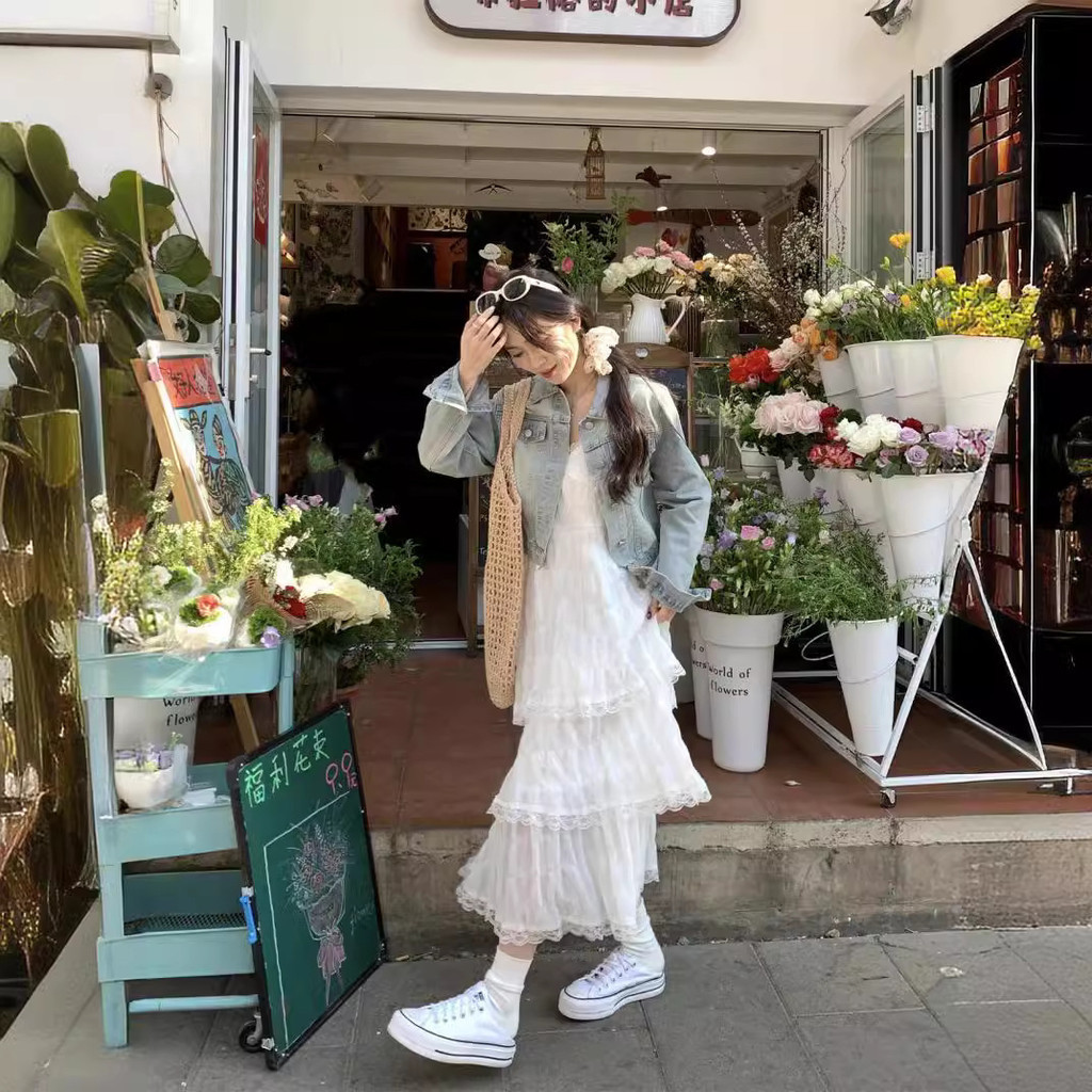 LYQYL คลังสินค ้ าพร ้ อมหวานลดอายุสีขาวชุดสลิงฝรั ่ งเศสผู ้ หญิงฤดูร ้ อนสไตล ์ วันหยุดขนาดเล ็ กหลวมเค ้ กกระโปรงยาว