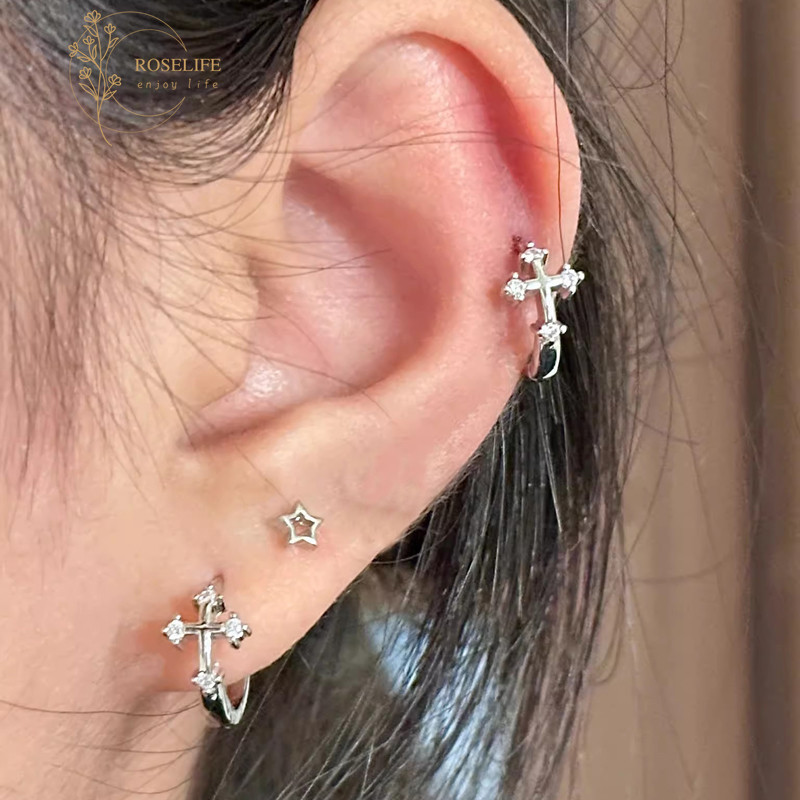 Roselife Unisex S925 เงินที่ละเอียดอ่อนเงาคริสตัล Cross Pierced Hoop ต่างหูสําหรับผู้หญิงผู้ชายหมั้นอาหารค่ําปาร์ตี้รอบหูเครื่องประดับทุกวันอุปกรณ์เสริม
