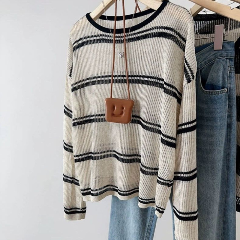 เสื้อเชิ้ตแขนยาวคอกลมผ้าถักสําหรับผู้หญิงฤดูร้อนลายทางกลวงป้องกันแสงแดด – โปรปัง