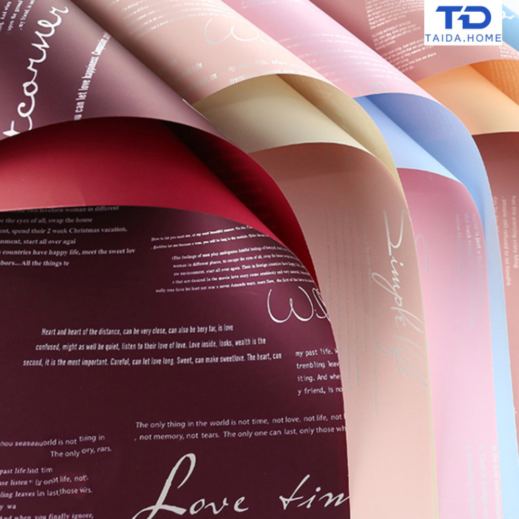 กระดาษฟลาวด์ลายตัวอักษร ขนาด 58x58 ซม. กระดาษห่อดอกไม้ กันน้ำ100% แผ่นพลาสติกห่อดอกไม้ อุปกรณ์จัดช่อดอกไม้ ดอกไม้ปลอม