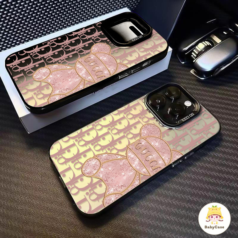 เคสไอโฟน11 สำหรับ iPhone 15 11 16 13 12 14 Pro Max 8 7 14 15 16 Plus XR X XS Max เทรนด์แบรนด์แฟชั่นสุดหรูปกหมีนุ่ม