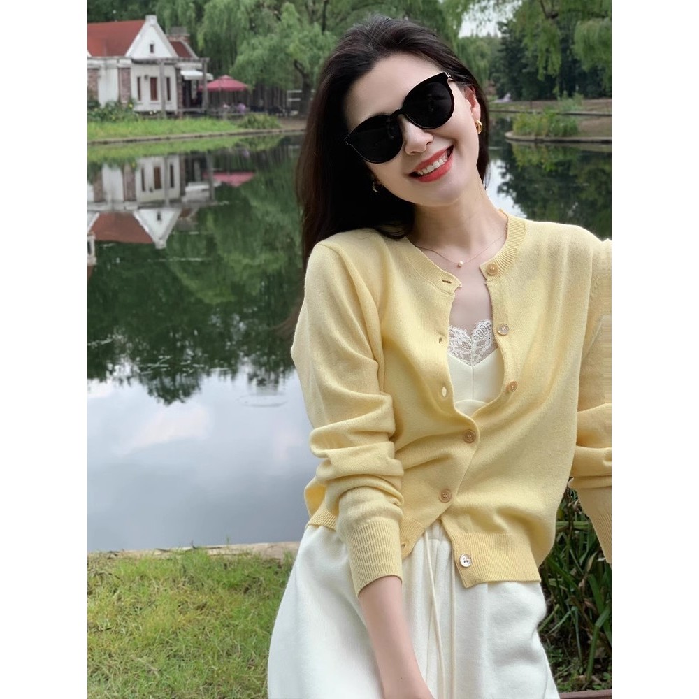 เสื้อคาร์ดิแกนถักสีเหลืองเสื้อกันหนาวระดับไฮเอนด์ของผู้หญิงสวมใส่ด้านนอกอารมณ์แฟชั่นเสื้อแขนยาวขนาดเล็ก