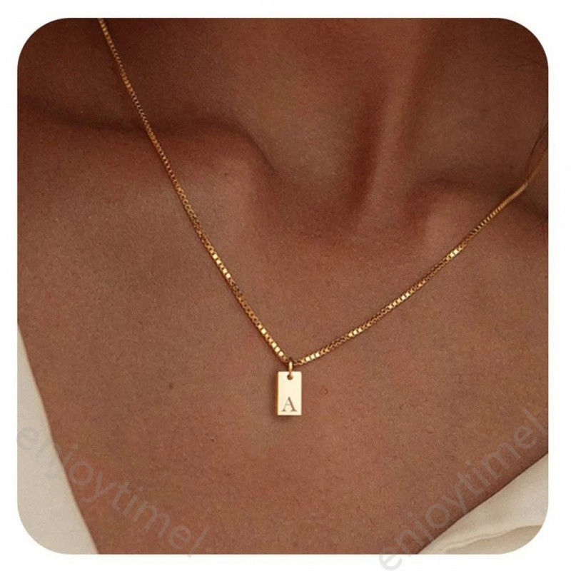 Tiny Square จดหมายเริ่มต้นสร้อยคอชุบทองแกะสลักสร้อยคอตัวอักษรความงามเครื่องประดับวันเกิด