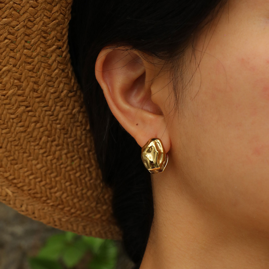 Vnox 18k Gold ไม่สม่ําเสมอค้อน Hook ต่างหูสําหรับสาว,สแตนเลส Hypoallergenic ต่างหูเครื่องประดับของขวัญ
