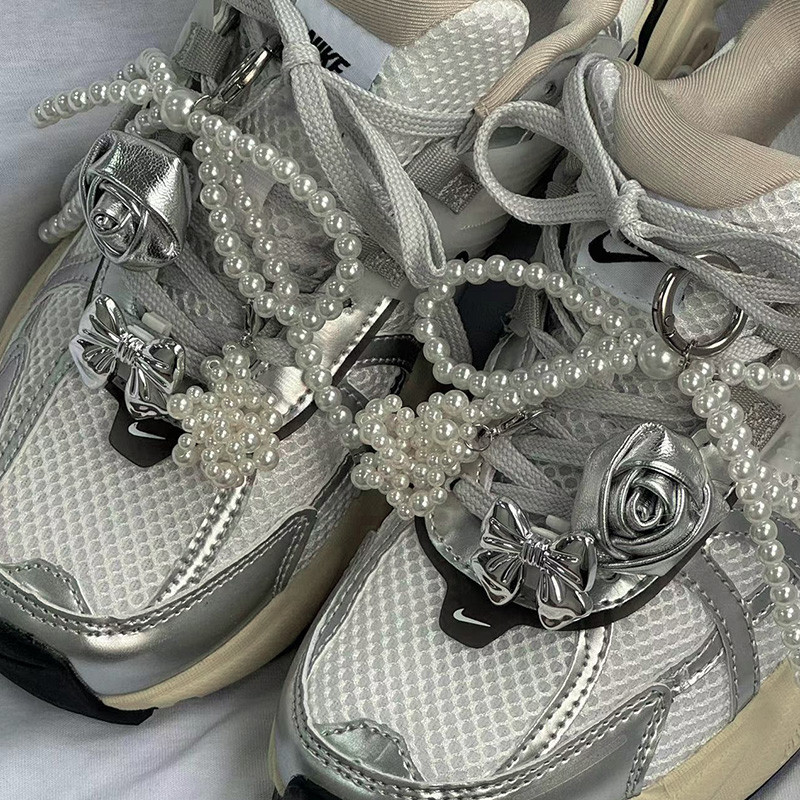 เกาหลี ins Fringe Pearl Bow รองเท้าอุปกรณ์เสริมยอดนิยมแขวน v2k รองเท้าวิ่งหัวเข็มขัดรองเท้า