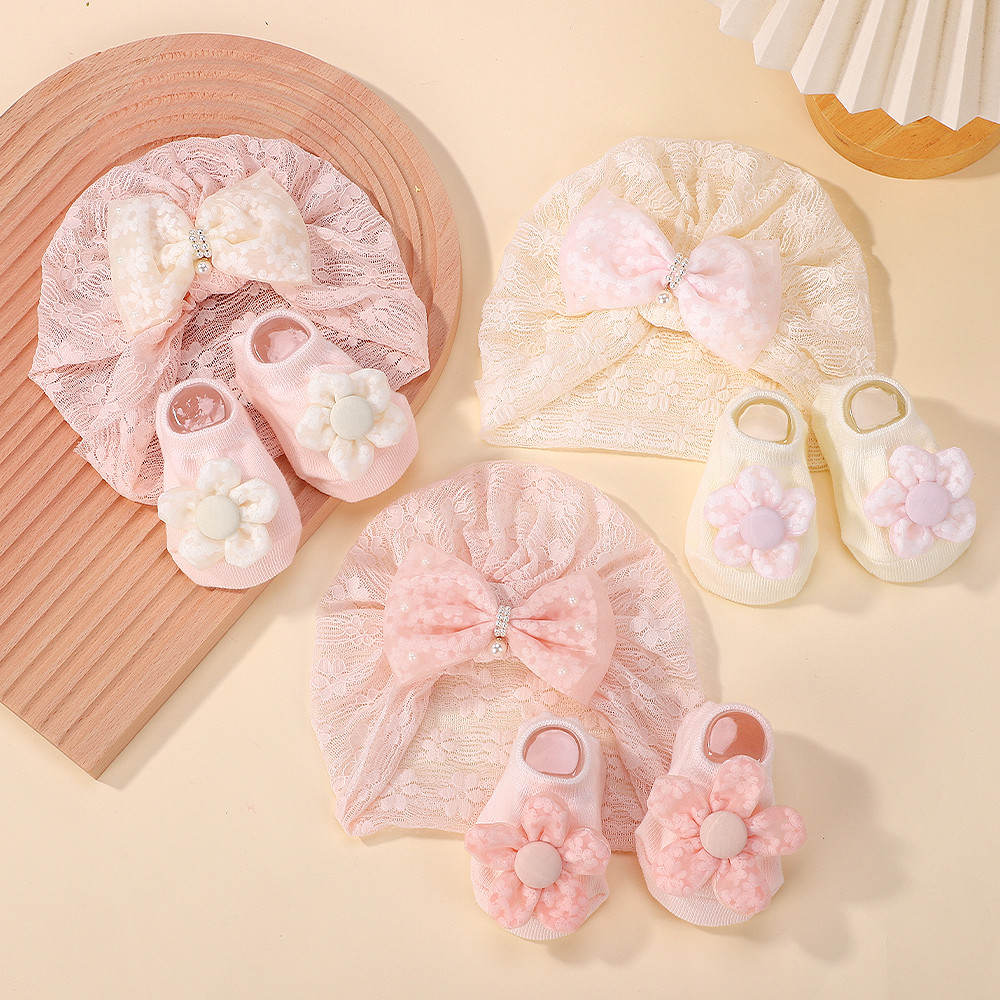 3ชิ้นน่ารักเด็กหมวกผ้าพันคอชุดน่ารักดอกไม้ฤดูร้อนเจ้าหญิงลูกไม้หมวกสาวเด็กลื่นถุงเท้าชุด