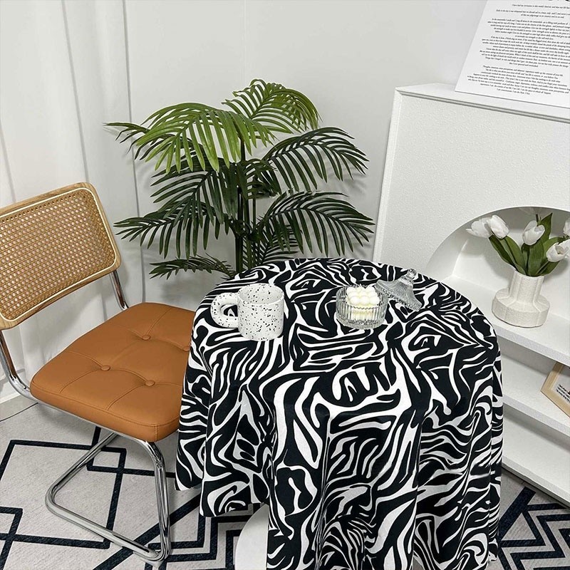 ผ้าปูโต๊ะสีดำและสีขาว ใช้ตกแต่งโต๊ะกาแฟ โต๊ะทำงาน และผ้าปูโต๊ะในหอพัก อุปกรณ์ประกอบฉากการถ่ายภาพ