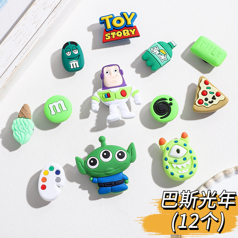 12 ชิ้น Crocs Jibbitz Buzz Lightyear อุปกรณ์เสริมหัวเข็มขัดรองเท้าปุ่มการ์ตูน