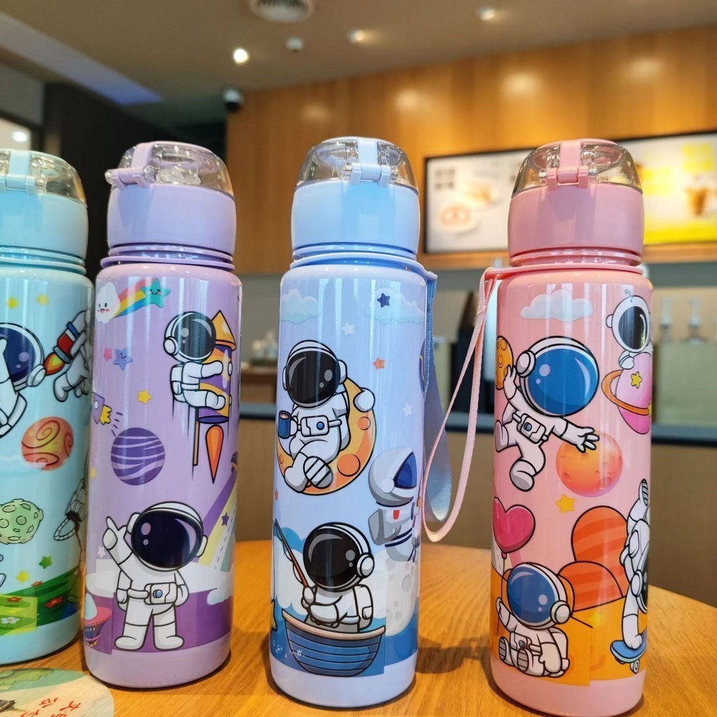 ความจุขนาดใหญ่700ml สําหรับนักเรียนมัธยมปลาย ขวดน้ำเด็กน่ารักลายการ์ตูน ความคิดสร้างสรรค์ที่น่ารัก แก้วน้ำ แฟชั่นฤดูร้อน