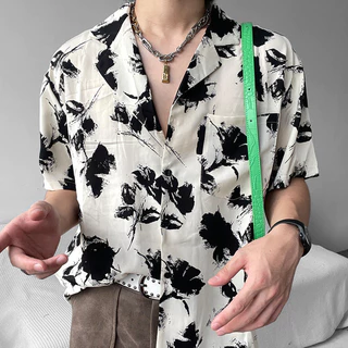 เสื้อเชิ้ตแขนสั้นลําลอง ทรงหลวม ลายดอกไม้ เหมาะกับเดินชายหาด แฟชั่นฤดูร้อน สไตล์ฮาวาย เสื้อเชิ้ตผู้ชาย
