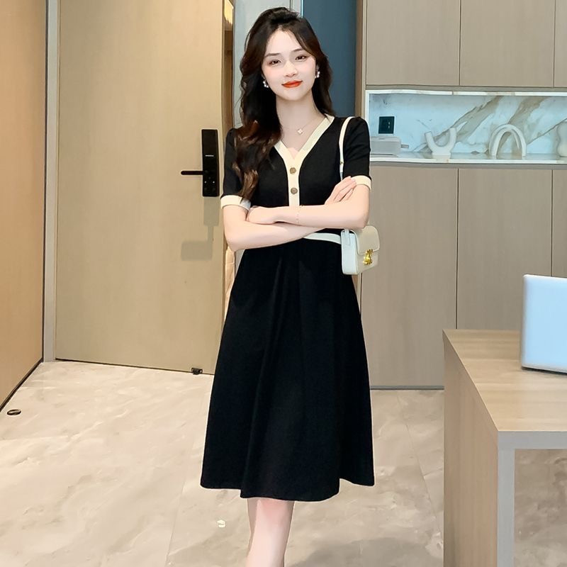 เสื้อผ้าผู้หญิงไซส์ใหญ่ ชาแนล สไตล์ชุดดาราฤดูร้อนใหม่ปลอมสองชิ้นไขมันมมเอวแคบ ผอมลง ดูชุดสีดําเล็กๆน้อยๆถักเกราะของฉันมีความสุข MKCL