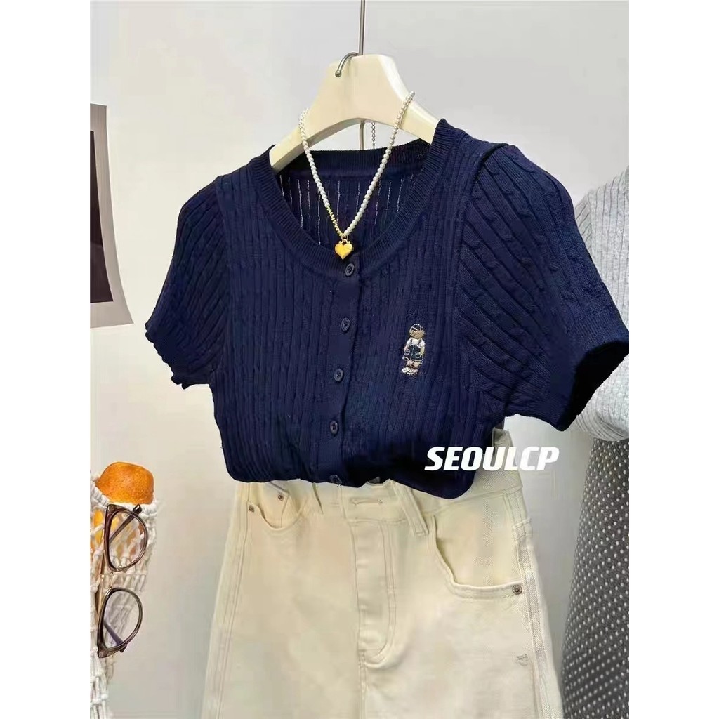 Balamy Preppy สไตล ์ คอกลม Twist Bear ปักเสื ้ อถักแขนสั ้ น