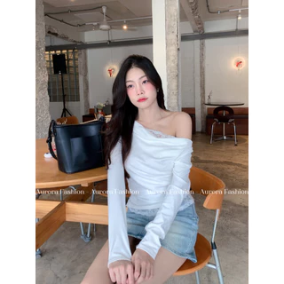 Aurora🛒พร้อมส่ง🚚 (รูปถ่ายจากงานจริง) เสื้อเปิดไหล่ ผ้าไหมพรม ดีเทลแต่งลูกไม้สีพื้น