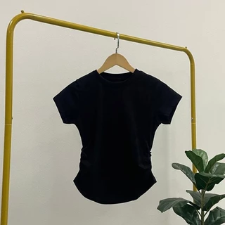 (กรุงเทพจัดส่งสินค้า)เสื้อยืดครอป แขนสั้น เวอร์ชั่นเกาหลีของกระแสน้ำแน่นเข้ารูปพอดีสั้นเอวสูงบางผู้หญิงด้านบน