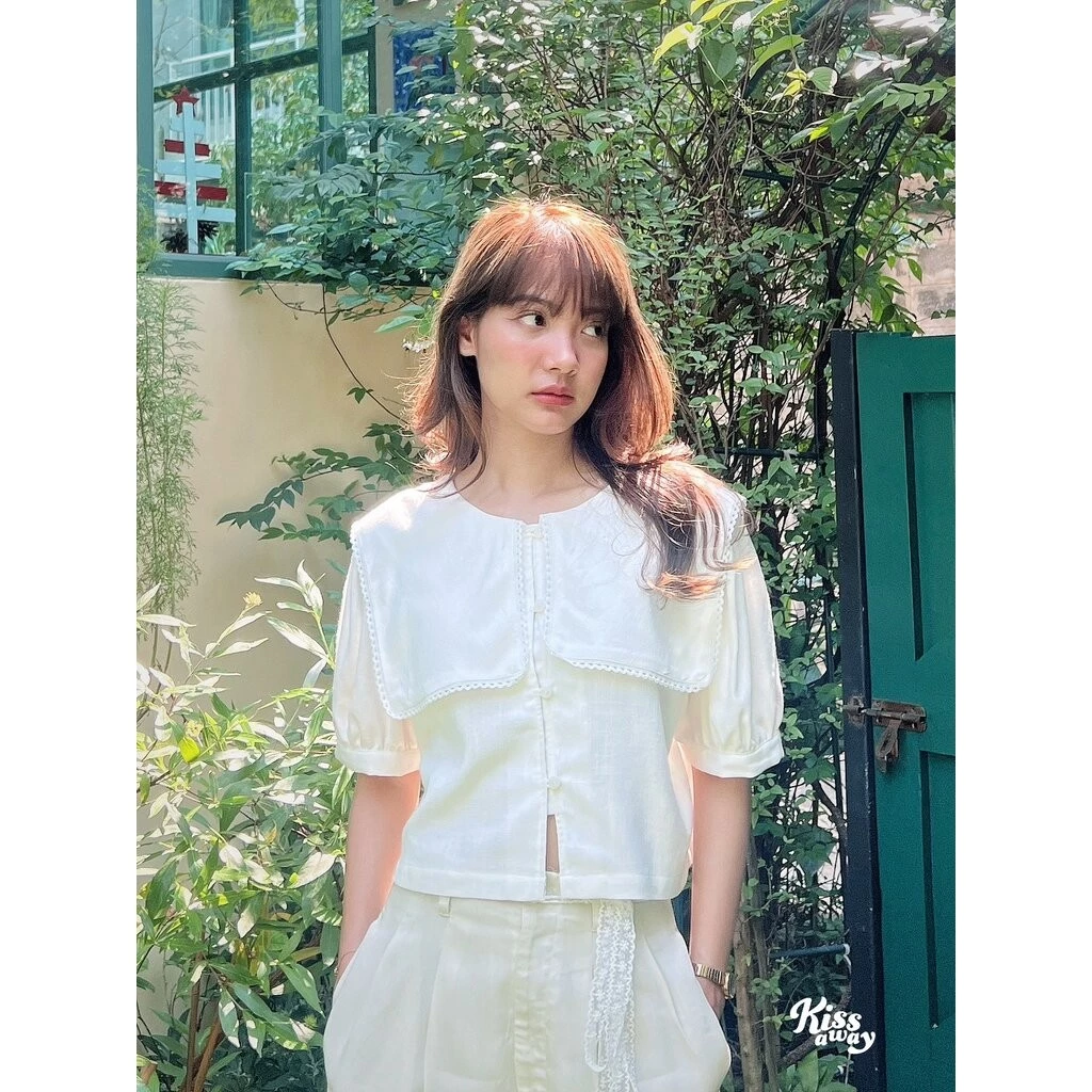 Marine Belle เสื้อคอปกกะลาสี โทนสีสุภาพ งานออกแบบคอปกสุดคลาสสิกเพิ่มเสน่ห์ให้ลุคดูดีแบบมีระดับ