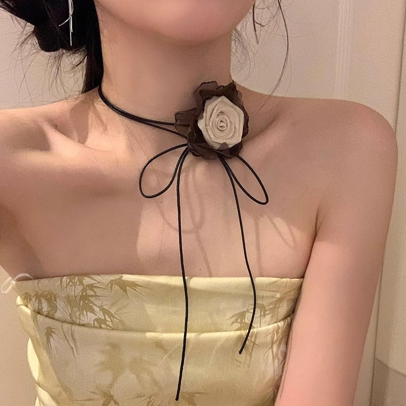 1 ชิ ้ นโรแมนติก Retro Rose ดอกไม ้ Clavicle Choker สร ้ อยคอของขวัญวันวาเลนไทน ์