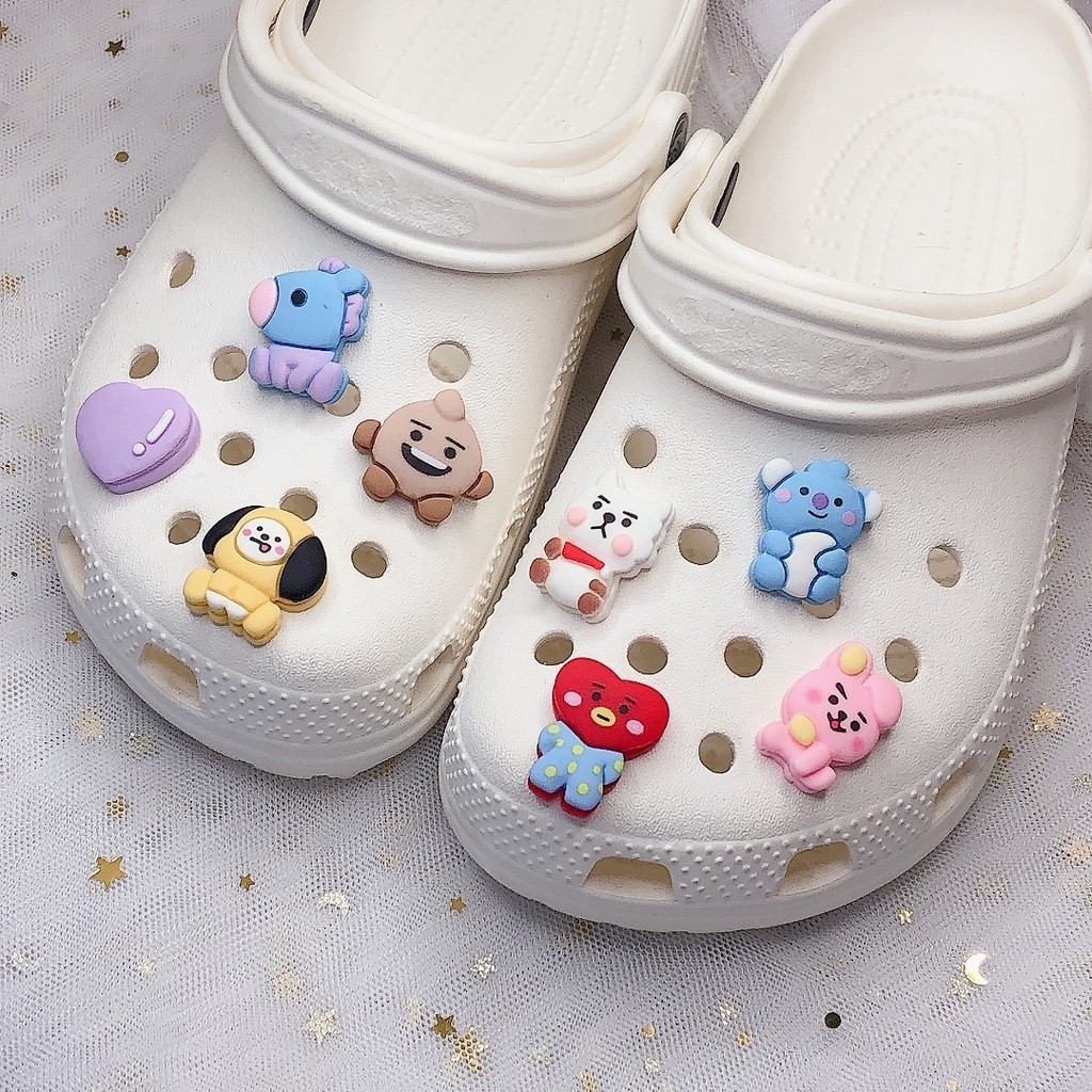 ใหม่ BTS ชุดน่ารักบิสกิตกระต่ายสุนัข Koala clog Pins INS Charm ปุ่ม DIY อุปกรณ์เสริมสําหรับหัวเข็มขัดรองเท้าอุปกรณ์เสริมตกแต่ง - รูปที่ 2
