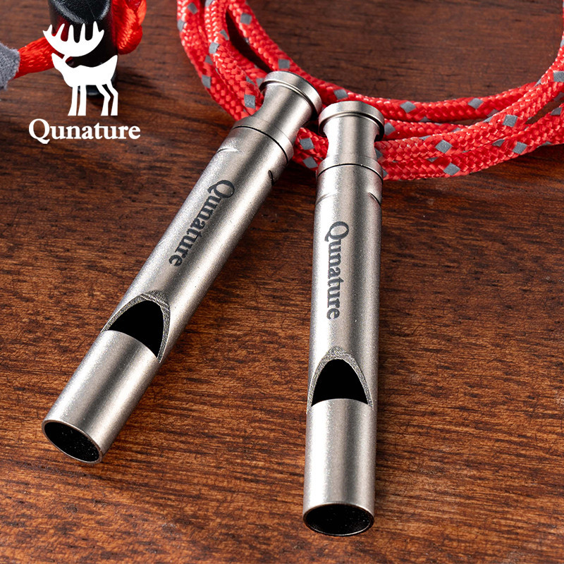 【TH Delivery】Qunature นกหวีดเอาชีวิตรอดไทเทเนียมพร้อมเชือก 120 เดซิเบล อุปกรณ์เตือนภัยสำหรับตั้งแคมป์และเดินป่า