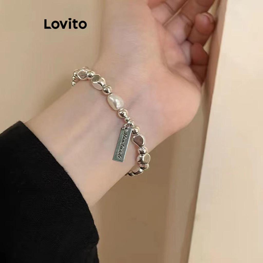 Lovito สร้อยข้อมือผู้หญิง แต่งลูกปัดไข่มุก แบบอสมมาตร สไตล์หรูหรา LFA33091