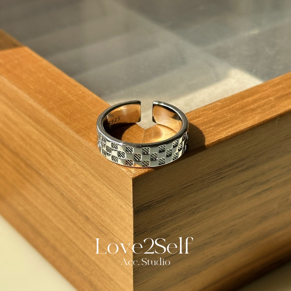 Love2Self J129 Silver Checkboard - แฟชั่นแหวนผู้ชายเปิดปรับ Checkerboard แหวนสําหรับผู้ชายและผู้หญิง