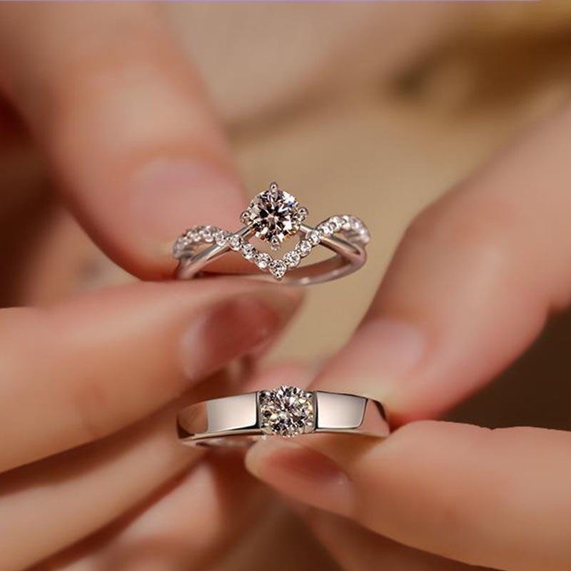 Love-shape แหวนคู ่ Four-Claw จําลอง Moissanite แหวนเพชร Zircon Crown เปิดแหวน