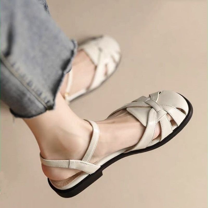 Summer New Roman Sandals 2024 ฤดูร้อนใหม่แบนแบน bao toutou รองเท้าหนัง รองเท้าหญิง