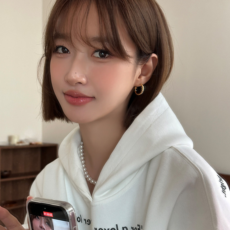 ต่างหูห่วงโลหะ ทรงกลม สีเงิน เข้ากับทุกการแต่งกาย ระดับไฮเอนด์ สไตล์เกาหลี เรียบง่าย สําหรับผู้หญิง - รูปที่ 7