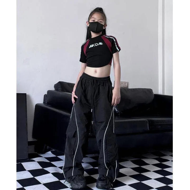 [KeDaYa] ในสต็อก สั้นด้านบนกางเกงขากว้างเสื้อยืดสไตล์อเมริกันสตรีทกางเกงกีฬาสูทสไตล์หัวรถจักรเสื้อผ้าเต้นรําชุดเต้นรําแจ๊สแดนซ์ชุดฮิพฮอพ Y2K OOTD