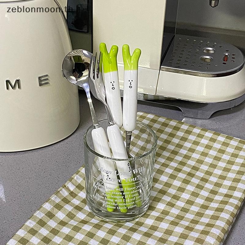 [อืม] การ์ตูนน่ารักหัวหอมสีเขียวสแตนเลสบนโต๊ะอาหารเซรามิกสร้างสรรค์ครอบครัวช้อนและส้อมของขวัญวันเกิดสําหรับชายหญิง {ไทย}