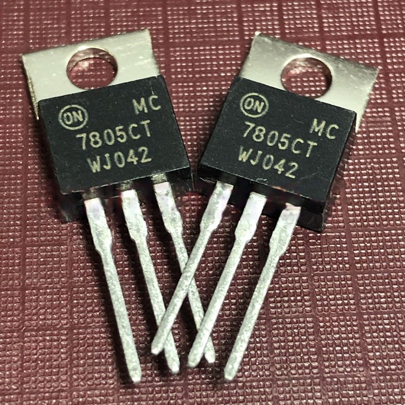 ((1 ชิ้น) ชิ้นส่วนอิเล็กทรอนิกส์ MC7805CT คลังสินค้าพร้อมท่อปรับแรงดันไฟฟ้าแบบสามปลาย TO-220 5V 1A