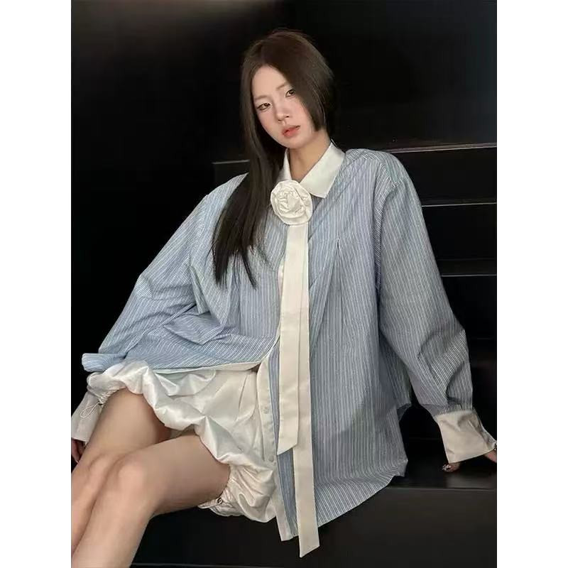 ฤดูใบไม้ผลิใหม่สบายๆที่เรียบง่ายอ่อนโยนเสื้อเชิ้ตลายทางสีฟ้าผู้หญิง 250326