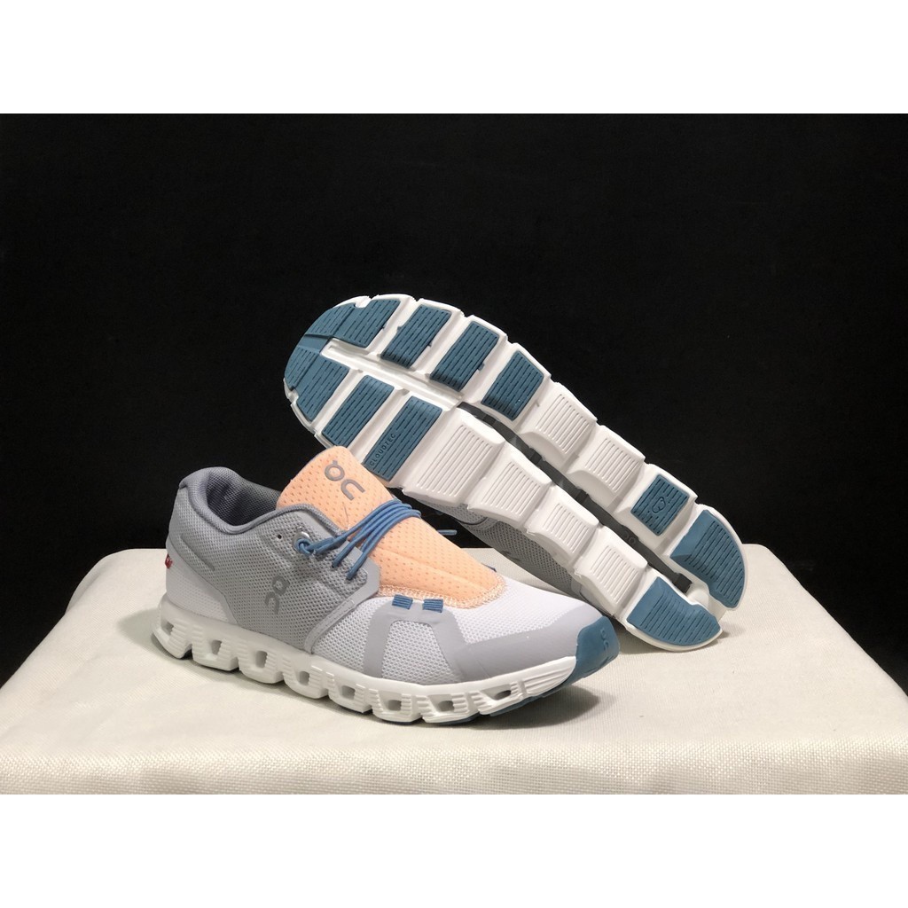 on Running Cloud 5 รองเท้าผ้าใบ, รองเท้าผู้ชาย, รองเท้าผู้หญิง
