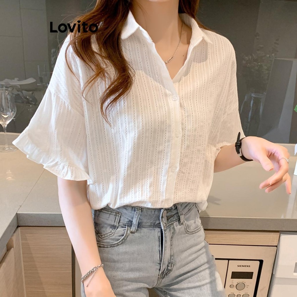 Lovito เสื้อเบลาส์ผู้หญิง แต่งกระดุมด้านหน้า สีพื้น สไตล์ลำลอง LNE50506