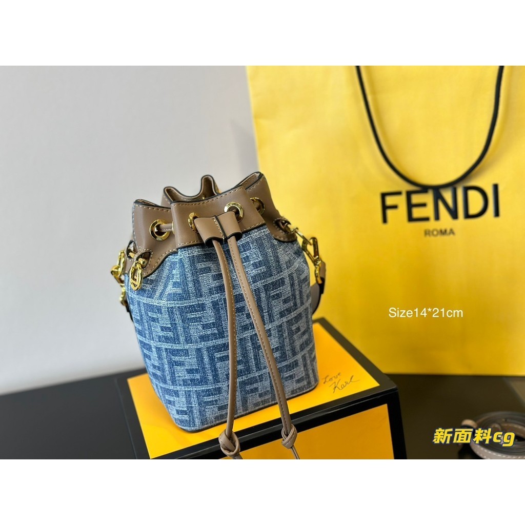 Fendi กระเป๋าสะพายสไตล์เกาหลีกระเป๋าสะพายผู้ชายและผู้หญิงกระเป๋าโท้ทกระเป๋าถือผู้หญิงระดับไฮเอนด์หรู