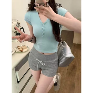 MOESSQUEEN American Retro Design เสื้อยืดแขนสั้นคอวีหญิงสาวร้อน Slim Fit Top #62850