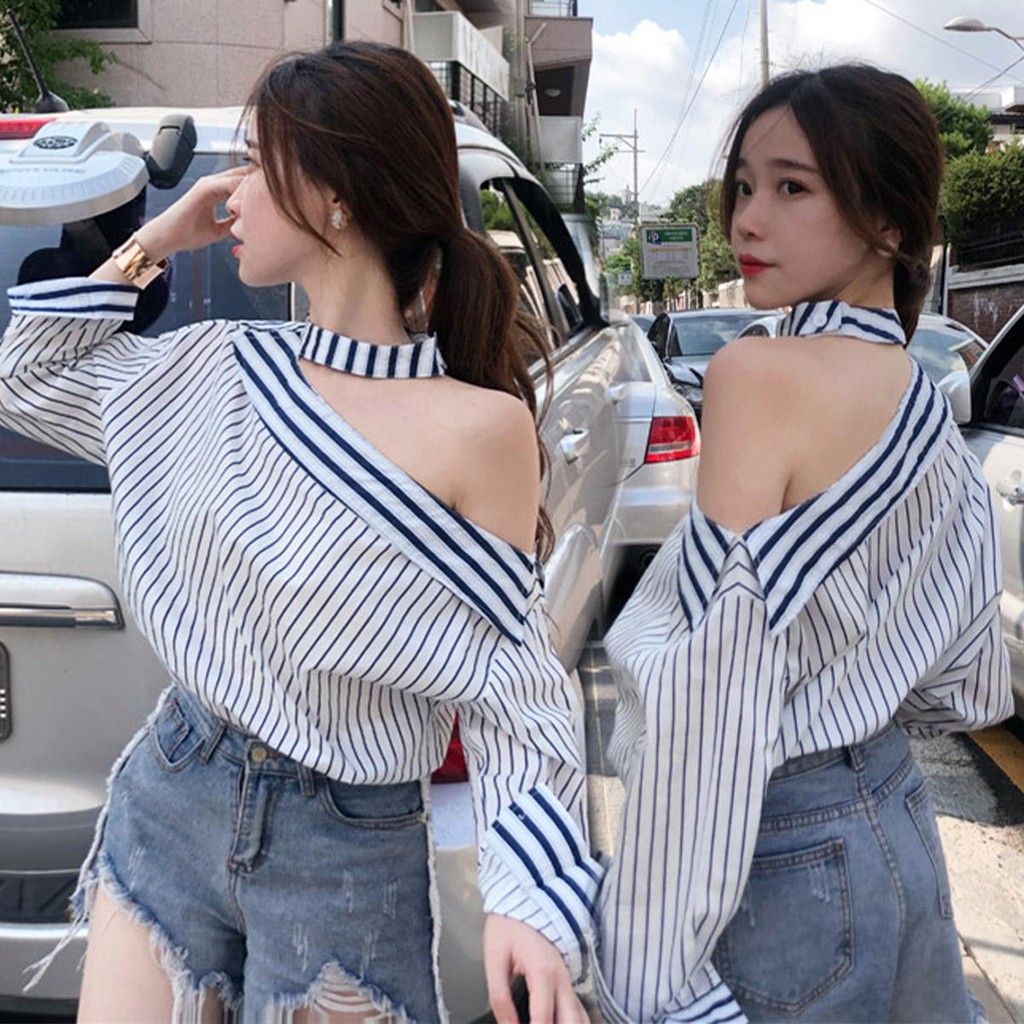 🌵Grace_chili🌵 เสื้อเชิ้ตลายทางแขนยาว เสื้อเชิ้ตสีฟ้า เสื้อเชิ้ตคอตั้งเปิดไหล่ เสื้อปาดไหล่ สวมใส่สบาย ดีไซน์สวยงาม #W488