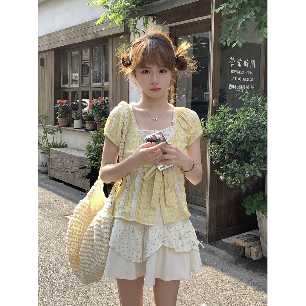 Sinsingirl Lemon Mousse ชุดฤดูร ้ อนผู ้ หญิงเสื ้ อแขนสั ้ นสีเหลือง + กระโปรงเค ้ กเย ็ บสีเบจ