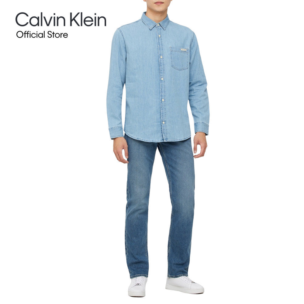 CALVIN KLEIN เสื้อเชิ้ตยีนส์ผู้ชาย Classic Denim ทรง Classic รุ่น 40BM796 N85 - สี Light blue