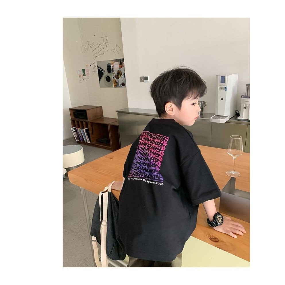 ฤดูร้อน เสื้อผ้าเด็กใหม่ ฤดูใบไม้ผลิ 2023 เสื้อยืดแขนสั้นเด็กชาย เสื้อแขนสั้นสไตล์เกาหลี แฟชั่นยอดนิยม O31O