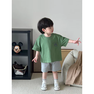 เสื้อคอกลมเด็กชายสีเขียวสดใส 🍀 สไตล์นาฬิกาเขียวขจัดวันสุดท้าย ขนาดครบ พร้อมรูปพิมพ์นาฬิกาเขียวและลูกดาว 💫